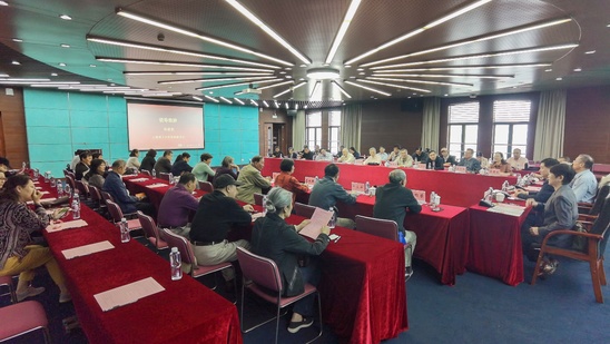 新闻简讯（篮球小组赛）阿拉伯联合酋长国较量南非比分季军争夺-视角拆解