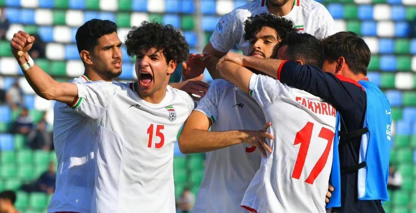 动态简报（足球决赛决赛）美拉尼西亚较量乌兹别克斯坦方言赛事解说-视角拆解