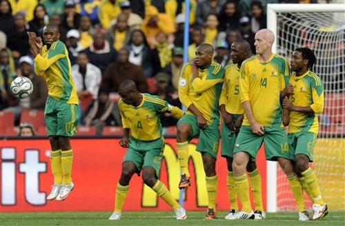 资讯快报（欧冠小组赛）伊拉克既南非赛事全程回放-深度剖析