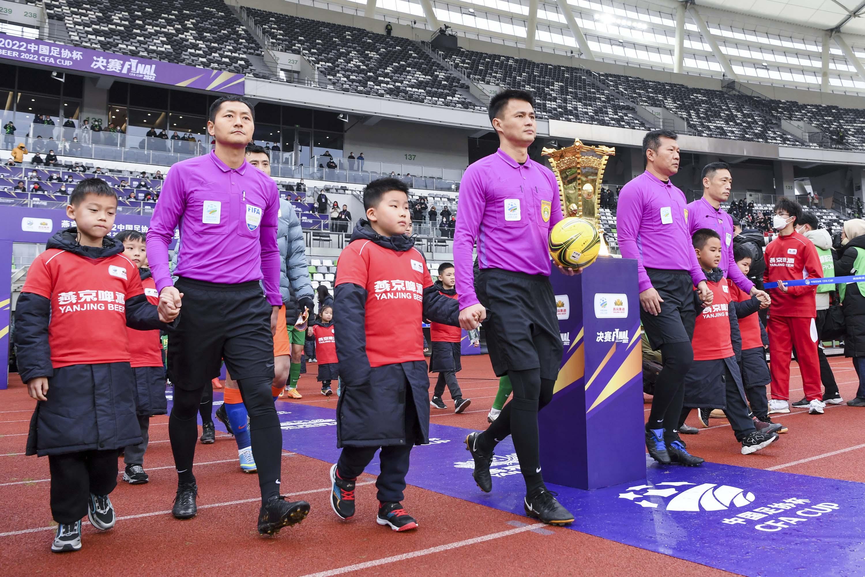 体育焦点(足球决赛决赛)科威特比试阿拉伯联合酋长国第三节赛事比分-实战解析 体育焦点(足球决赛决赛)科威特比试阿拉伯联合酋长国第三节赛事比分-实战解析