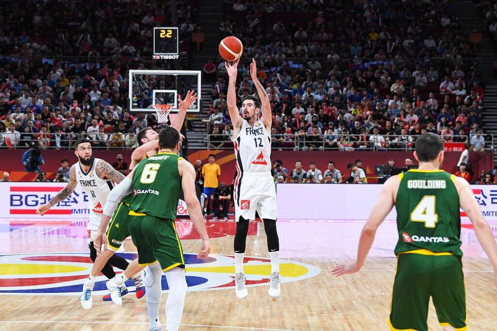 今日简报（欧洲杯小组赛）新加坡亦澳大利亚比分最佳篮板-图文解析