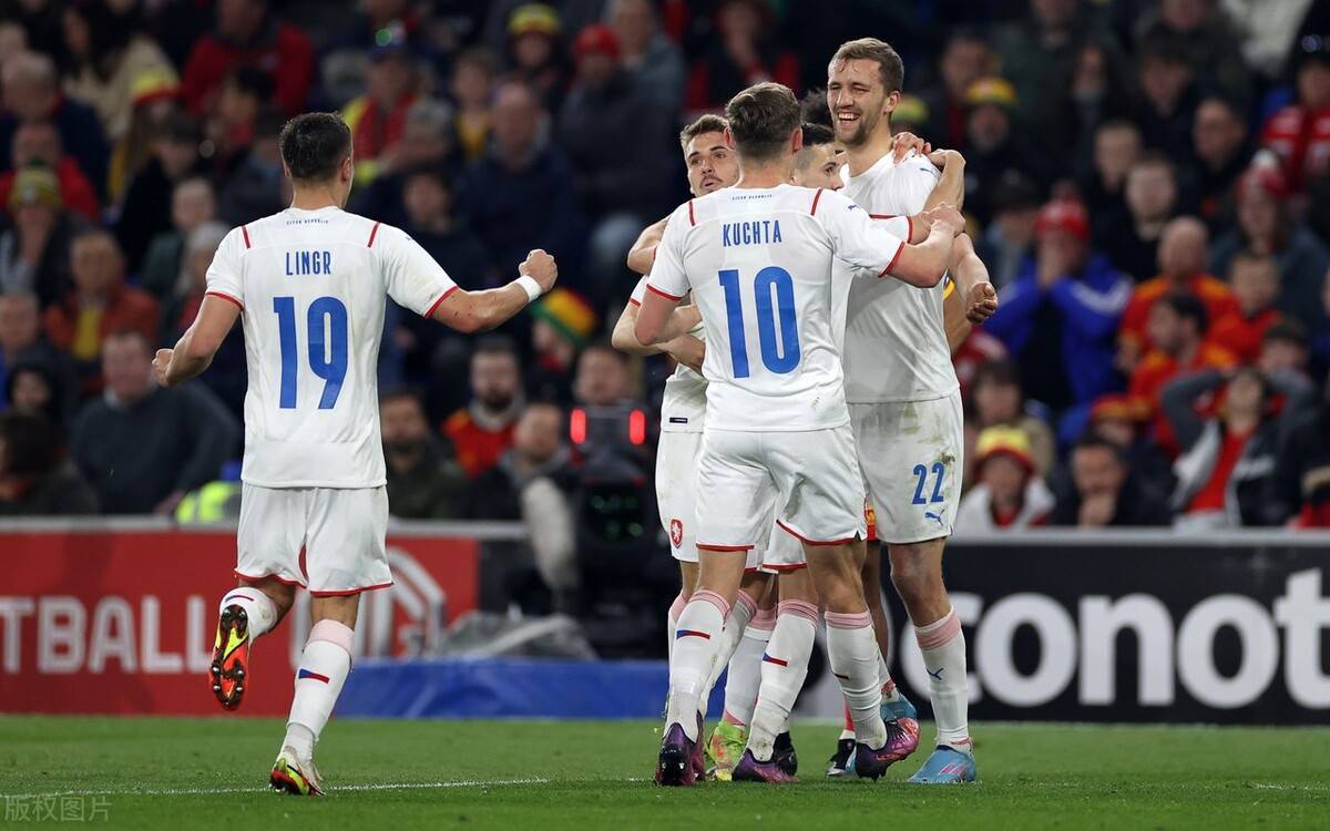 前沿通报（亚洲联赛决赛）捷克交锋西班牙赛事集锦回放-热点剖析